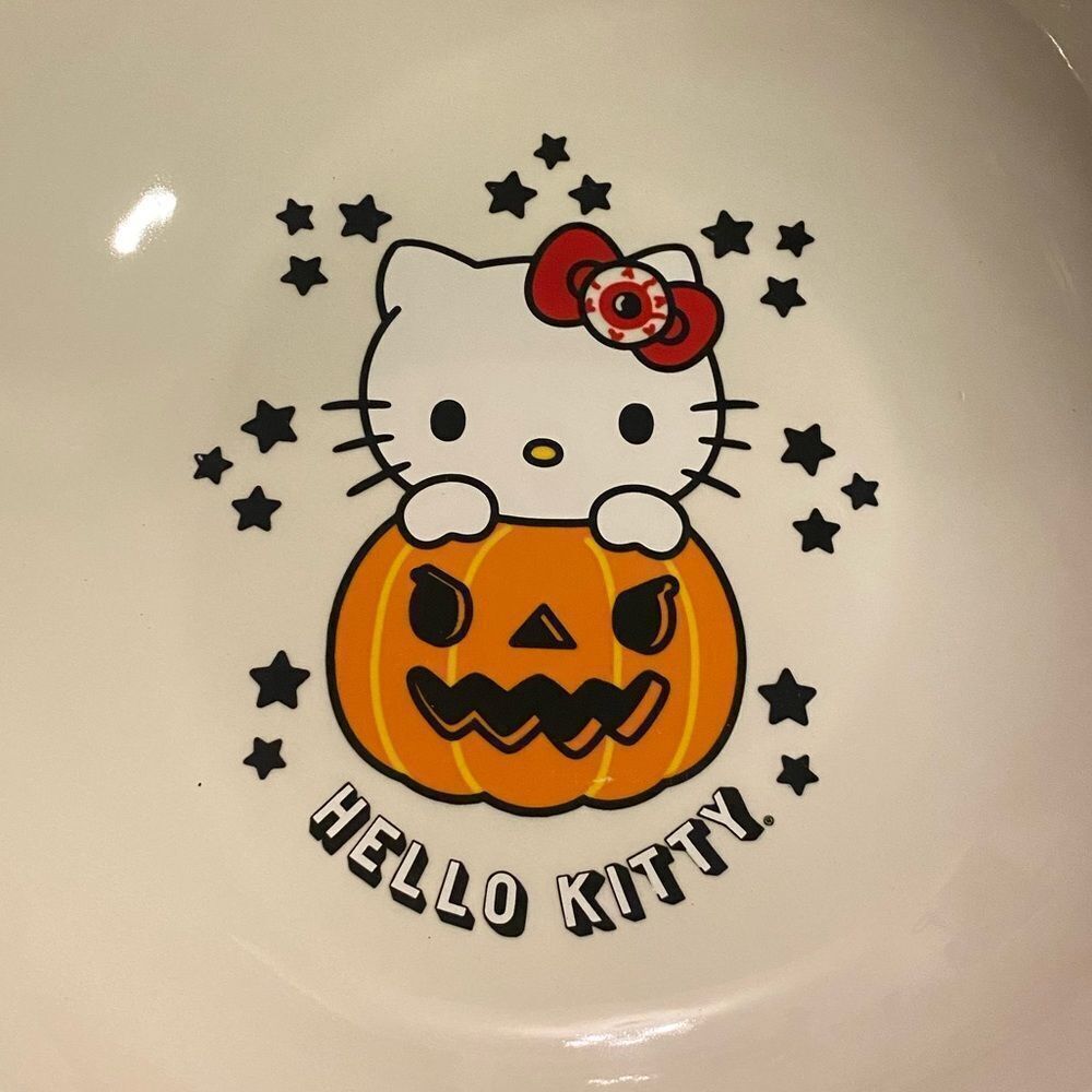 Hello Kitty Halloween Plates - Picture 3 of 5